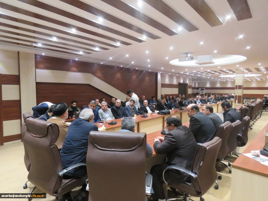 نشستی با محوریت انقلاب اسلامی و به مناسبت ایام الله دهه فجر در محل سالن شمس پردیس عامه امینی برگزار شد 8