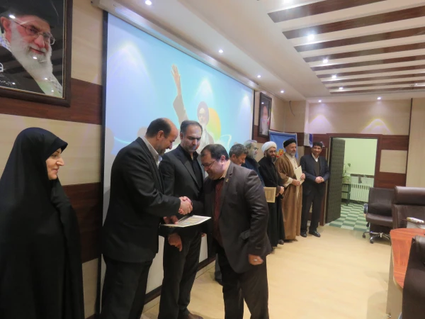 نشستی با محوریت انقلاب اسلامی و به مناسبت ایام الله دهه فجر در محل سالن شمس پردیس عامه امینی برگزار شد 12