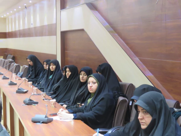 نشستی با محوریت انقلاب اسلامی و به مناسبت ایام الله دهه فجر در محل سالن شمس پردیس عامه امینی برگزار شد 6