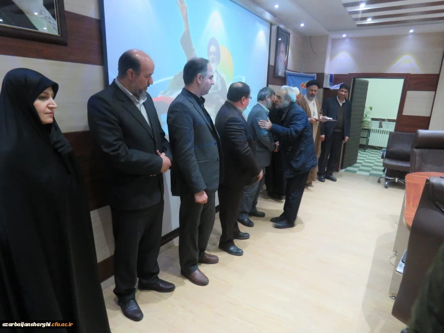 نشستی با محوریت انقلاب اسلامی و به مناسبت ایام الله دهه فجر در محل سالن شمس پردیس عامه امینی برگزار شد 11