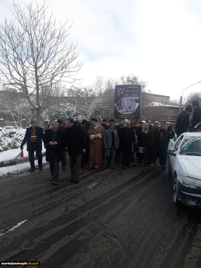 حضور دانشگاه فرهنگیان استان در جمع مردم غیور تبریز 8