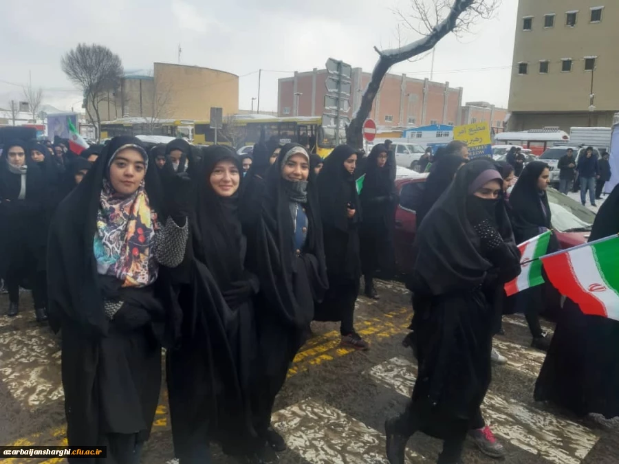 حضور دانشگاه فرهنگیان استان در جمع مردم غیور تبریز 12