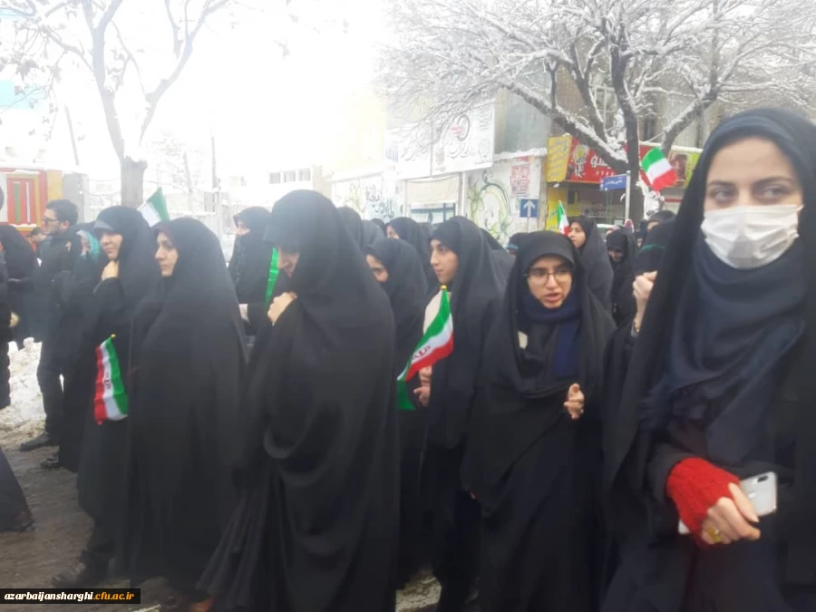 حضور دانشگاه فرهنگیان استان در جمع مردم غیور تبریز 15