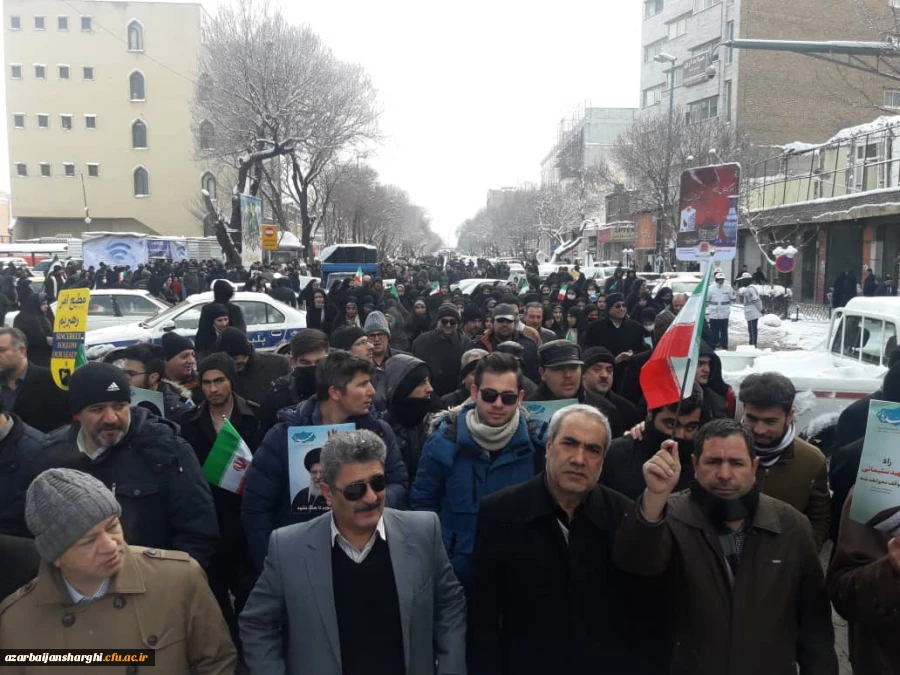 حضور اساتید, کارکنان و دانشجو معلمان دانشگاه فرهنگیان استان آذربایجان شرقی در راهپیمایی ۲۲ بهمن ماه 17