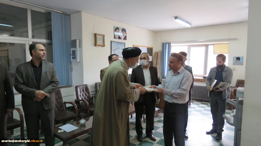 تجلیل از مسئولین پردیس ها و مسئولین حوزه آموزش دانشگاه فرهنگیان استان 2