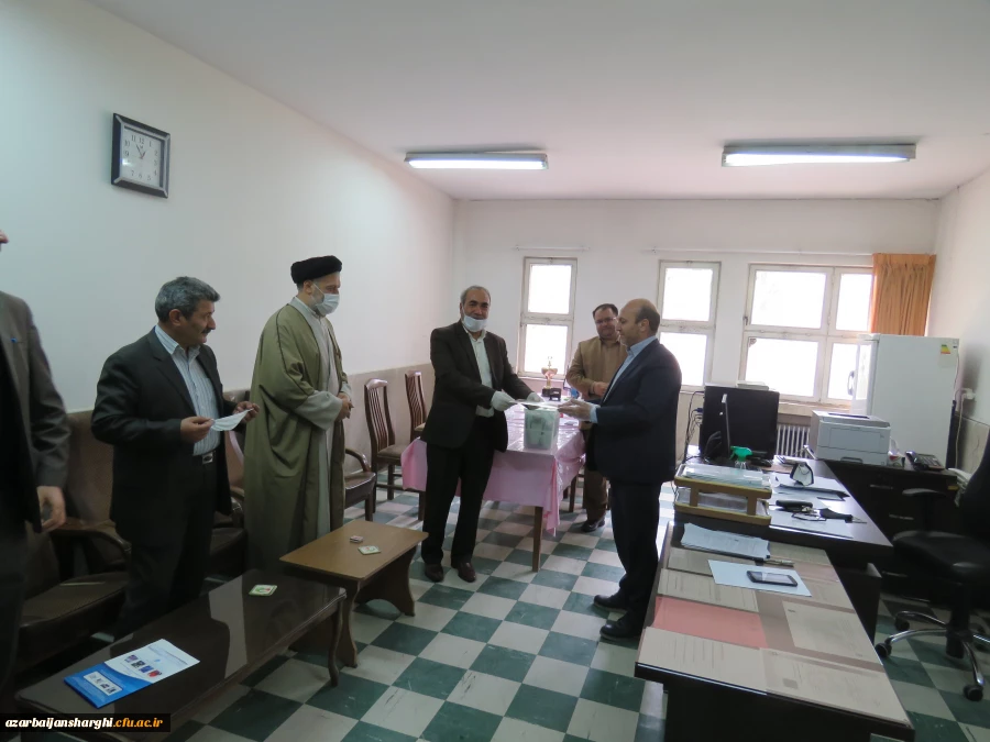 تجلیل از مسئولین پردیس ها و مسئولین حوزه آموزش دانشگاه فرهنگیان استان 5