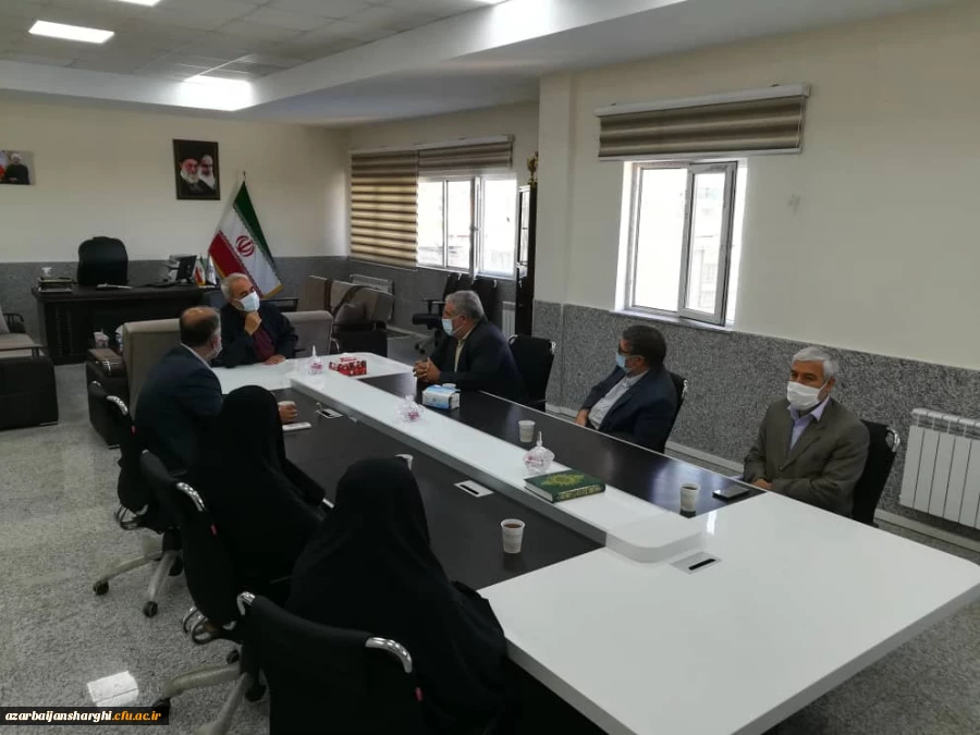 تقدیر از مدیر دانشگاه فرهنگیان استان به مناسبت همکاری در فرایند تولید ماسک و لباس های مخصوص دوران شیوع ویروس کرونا 3