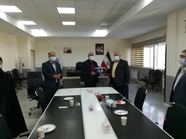 تقدیر از مدیر دانشگاه فرهنگیان استان به مناسبت همکاری در فرایند تولید ماسک و لباس های مخصوص دوران شیوع ویروس کرونا 4