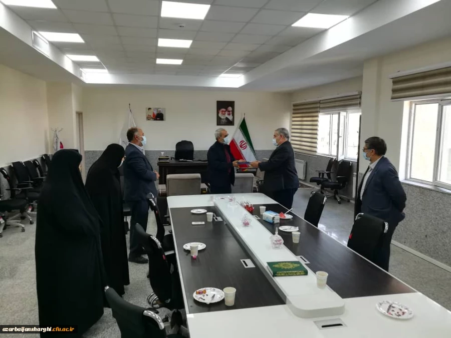 تقدیر از مدیر دانشگاه فرهنگیان استان به مناسبت همکاری در فرایند تولید ماسک و لباس های مخصوص دوران شیوع ویروس کرونا 5