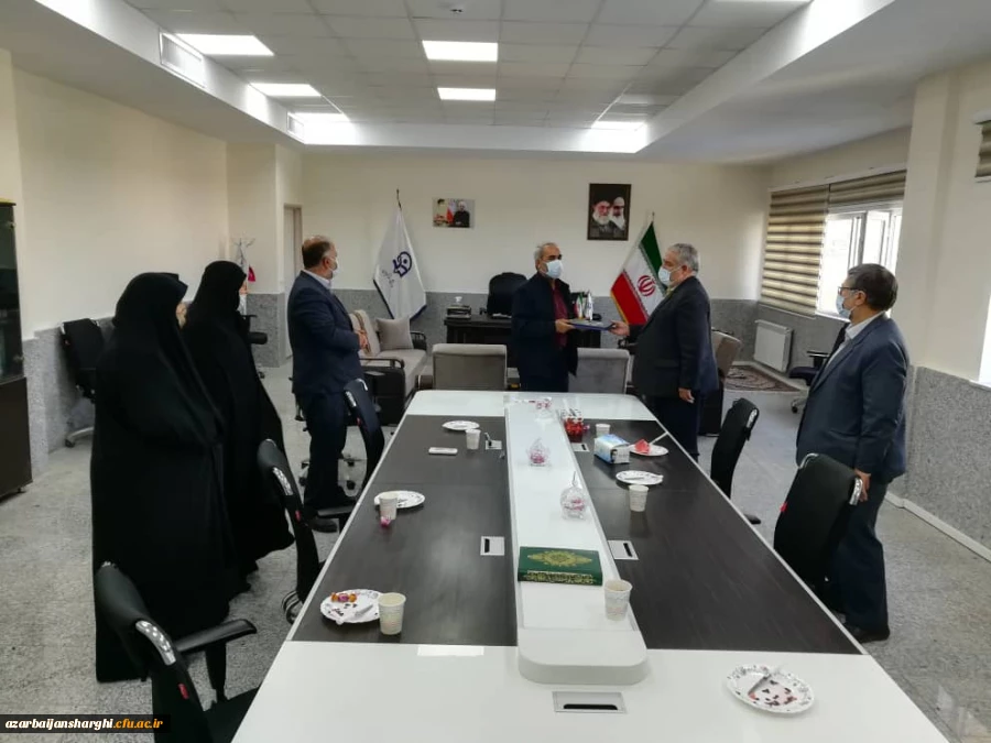 تقدیر از مدیر دانشگاه فرهنگیان استان به مناسبت همکاری در فرایند تولید ماسک و لباس های مخصوص دوران شیوع ویروس کرونا 8