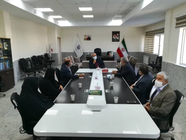 تقدیر از مدیر دانشگاه فرهنگیان استان به مناسبت همکاری در فرایند تولید ماسک و لباس های مخصوص دوران شیوع ویروس کرونا 10