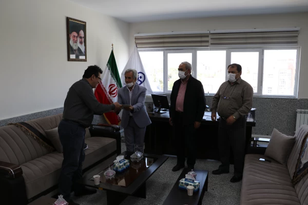 تجلیل از آزاده سرافراز دانشگاه فرهنگیان استان 2