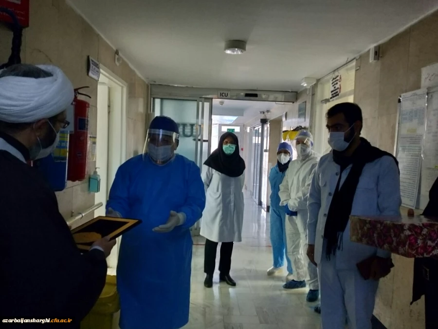 تقدیر از دکتر مقدس زاده و دکتر منجم ودکتر احدیان به نمایندگی از مدافعان سلامت   3