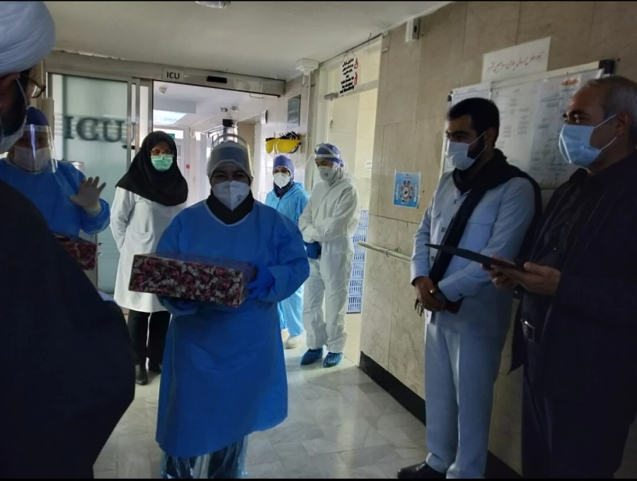 تقدیر از دکتر مقدس زاده و دکتر منجم ودکتر احدیان به نمایندگی از مدافعان سلامت   4