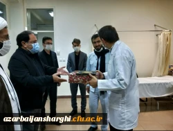 تقدیر از دکتر مقدس زاده و دکتر منجم ودکتر احدیان به نمایندگی از مدافعان سلامت   5