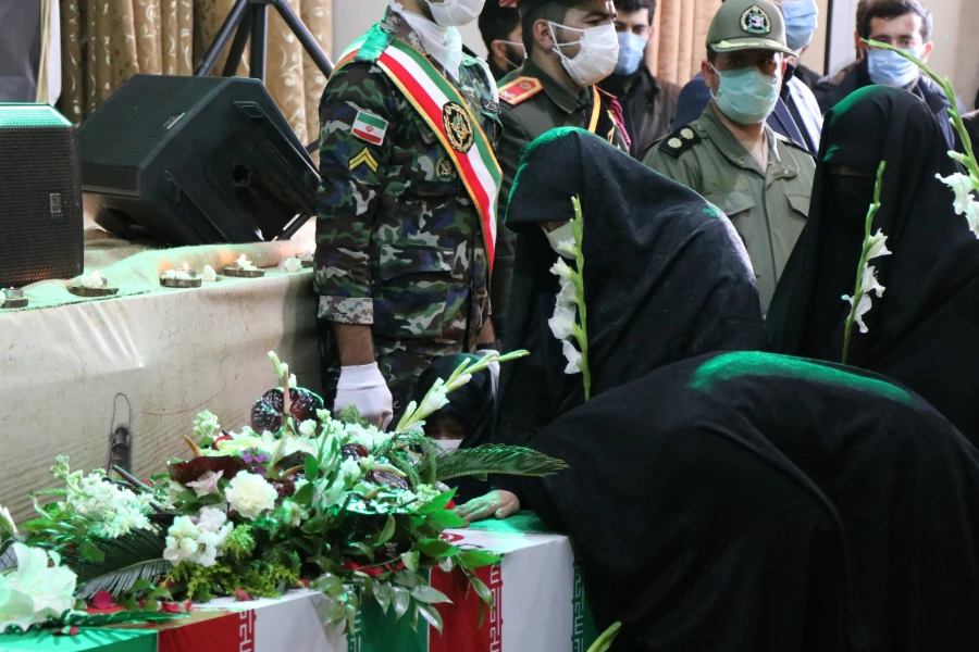 پیکر مطهر یک شهید گمنام در دانشگاه فرهنگیان تبریز ( پردیس فاطمه زهرا(س)) تشییع و به خاک سپرده شد.
 12