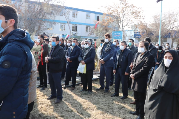 پیکر مطهر یک شهید گمنام در دانشگاه فرهنگیان تبریز ( پردیس فاطمه زهرا(س)) تشییع و به خاک سپرده شد.
 14