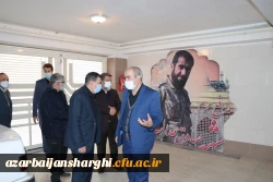 دیدار دکتر خنیفر و هیئت همراه با خانواده شهید مدافع حرم استان آذربایجان شرقی صادق هدایت اکبری 2
