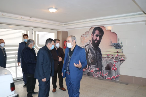 دیدار دکتر خنیفر و هیئت همراه با خانواده شهید مدافع حرم استان آذربایجان شرقی صادق هدایت اکبری 2