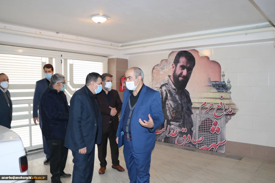 دیدار دکتر خنیفر و هیئت همراه با خانواده شهید مدافع حرم استان آذربایجان شرقی صادق هدایت اکبری 2