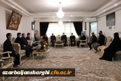 دیدار دکتر خنیفر و هیئت همراه با خانواده شهید مدافع حرم استان آذربایجان شرقی صادق هدایت اکبری 3