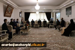 دیدار دکتر خنیفر و هیئت همراه با خانواده شهید مدافع حرم استان آذربایجان شرقی صادق هدایت اکبری 4