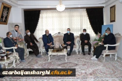 دیدار دکتر خنیفر و هیئت همراه با خانواده شهید مدافع حرم استان آذربایجان شرقی صادق هدایت اکبری 9