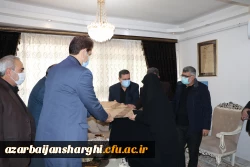 دیدار دکتر خنیفر و هیئت همراه با خانواده شهید مدافع حرم استان آذربایجان شرقی صادق هدایت اکبری 10