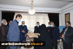 دیدار دکتر خنیفر و هیئت همراه با خانواده شهید مدافع حرم استان آذربایجان شرقی صادق هدایت اکبری 11