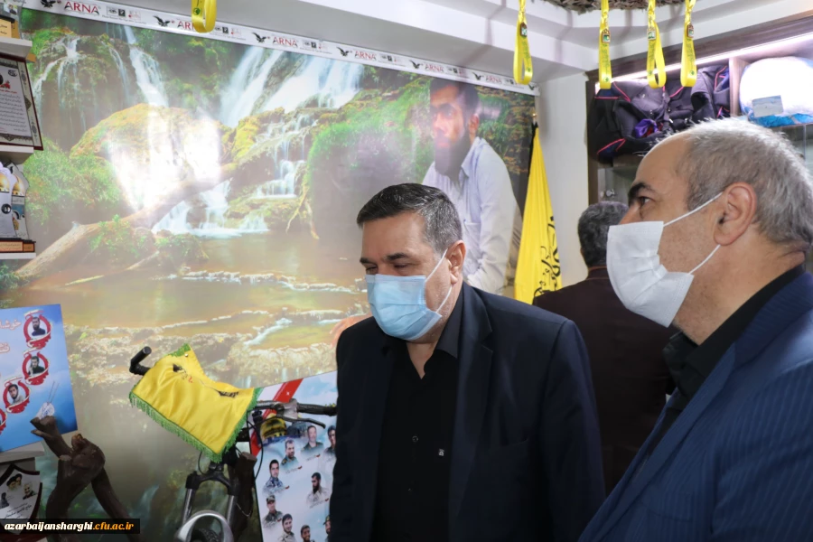 دیدار دکتر خنیفر و هیئت همراه با خانواده شهید مدافع حرم استان آذربایجان شرقی صادق هدایت اکبری 12