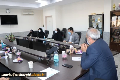 جلسه هم اندیشی هیئت رئیسه با اساتید گروه ادبیات