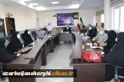 جلسه هم اندیشی هیئت رئیسه با اساتید گروه ادبیات 3