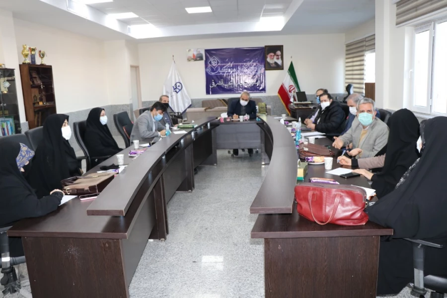 جلسه هم اندیشی هیئت رئیسه با اساتید گروه ادبیات 3