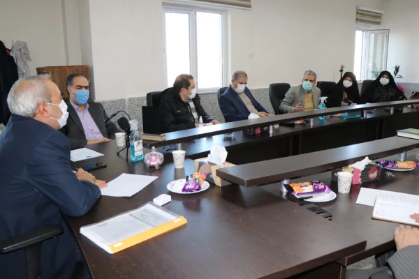 جلسه هم اندیشی هیئت رئیسه با اساتید گروه ادبیات 4