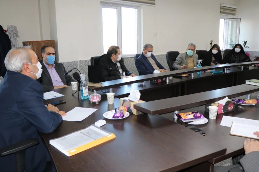 جلسه هم اندیشی هیئت رئیسه با اساتید گروه ادبیات 4