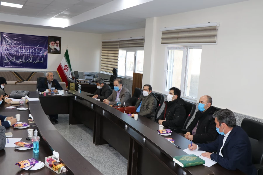 جلسه هم اندیشی هیئت رئیسه دانشگاه با اساتید گروه ریاضی 5