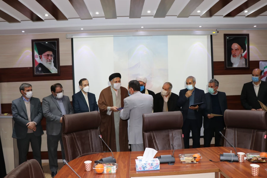 یکی از وظایف بسیج اساتید تلاش برای پرورش استاد در طراز شهید چمران است. 11