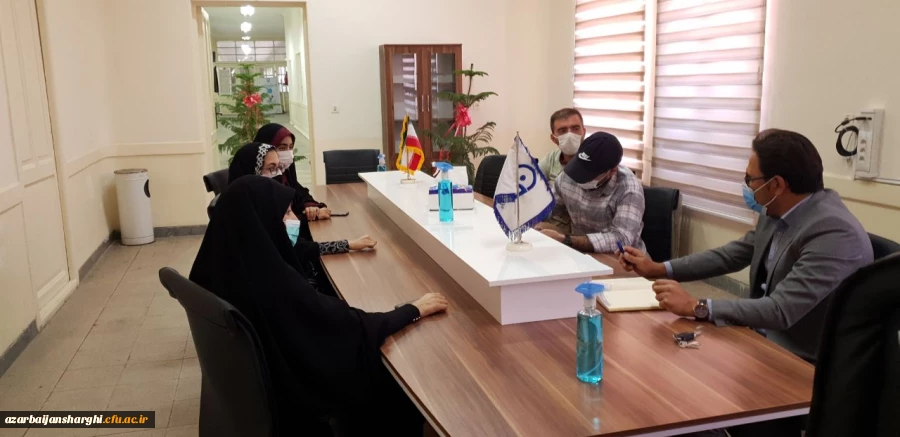 جلسه مدیر مرکز نوآوری و کارآفرینی با تیم آموزشی معلم پلاس دانشگاه فرهنگیان استان 2