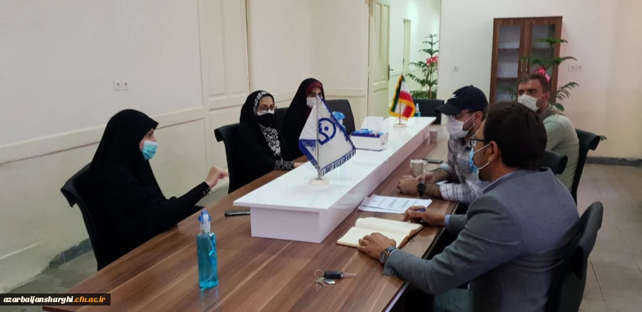 جلسه مدیر مرکز نوآوری و کارآفرینی با تیم آموزشی معلم پلاس دانشگاه فرهنگیان استان 4