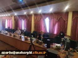 کرسی نقد و بررسی با موضوع 