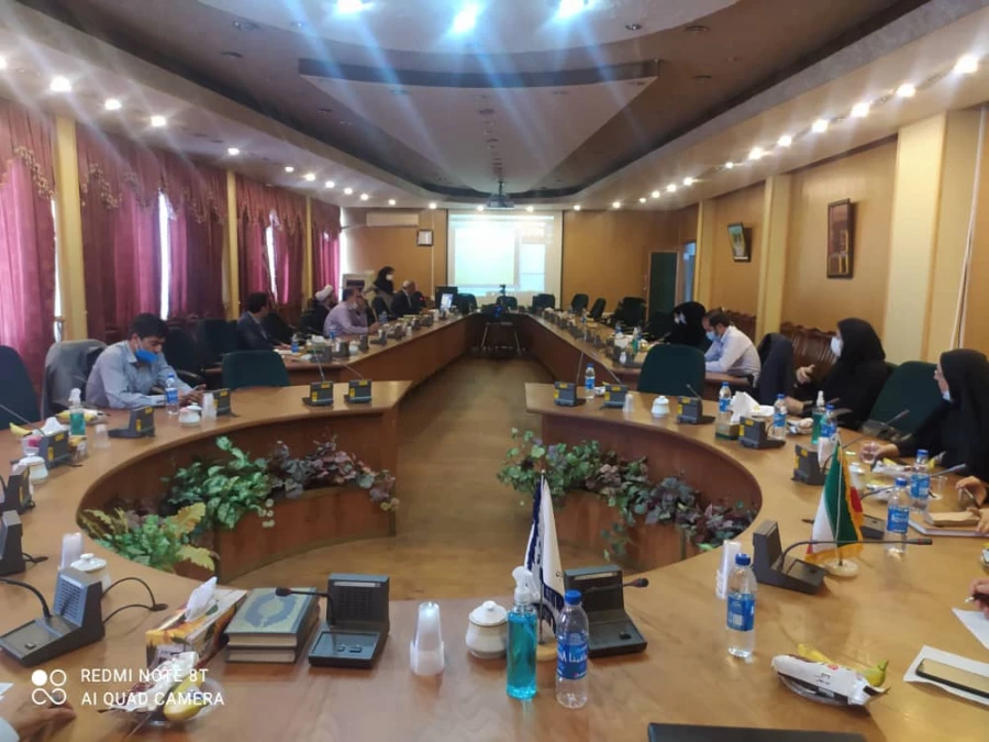 کرسی نقد و بررسی با موضوع "طراحی و تدوین الگویی برای استخدام معلمان با ماده خوب" با ارائه دکتر اسداله خدیوی 4