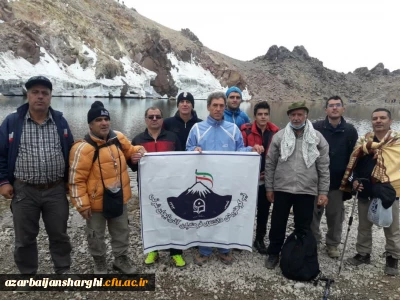 اهتزاز پرچم دانشگاه فرهنگیان و بسیج اساتید دانشگاه فرهنگیان استان آذربایجان شرقی در قله سبلان
