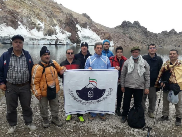 اهتزاز پرچم دانشگاه فرهنگیان و بسیج اساتید دانشگاه فرهنگیان استان آذربایجان شرقی در قله سبلان
 2