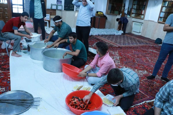 پخت و توزیع 500 پرس غذا در مناطق محروم شهرستان تبریز 4