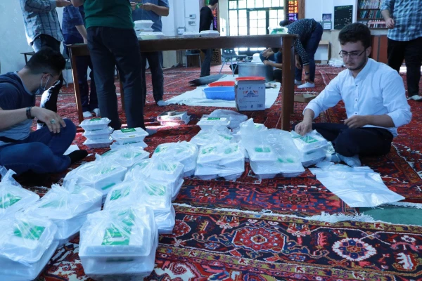 پخت و توزیع 500 پرس غذا در مناطق محروم شهرستان تبریز 5