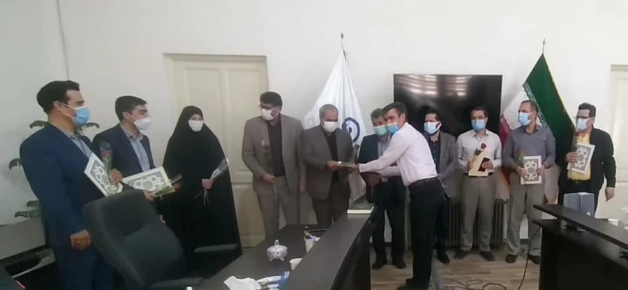 تجلیل از کارکنان مدیریت امور پردیس های استان و پردیس های علامه امینی و فاطمه الزهرا(س) 4