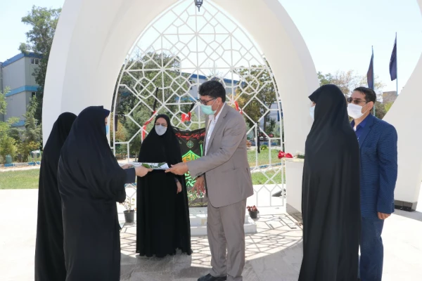 تجلیل از کارکنان مدیریت امور پردیس های استان و پردیس های علامه امینی و فاطمه الزهرا(س) 7