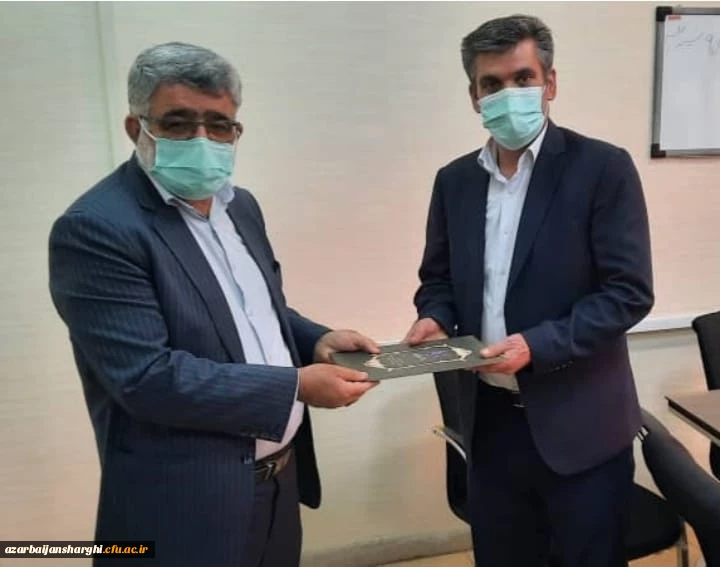 تجلیل و قدردانی سازمان مرکزی دانشگاه از سیّد امجدی مدیر روابط عمومی دانشگاه فرهنگیان استان آذربایجانشرقی 2