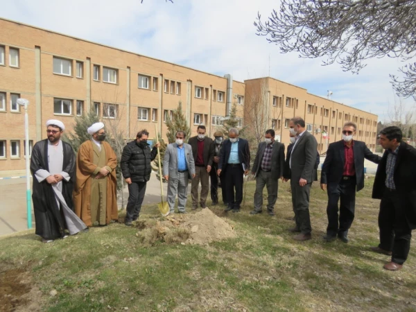 غرس نهال  ایثار  در دانشگاه فرهنگیان آذربایجانشرقی  4