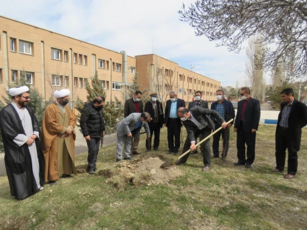 غرس نهال  ایثار  در دانشگاه فرهنگیان آذربایجانشرقی  7